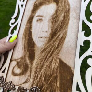 🌟 Drewniana Ramka z Grawerowanym Portretem 🌟