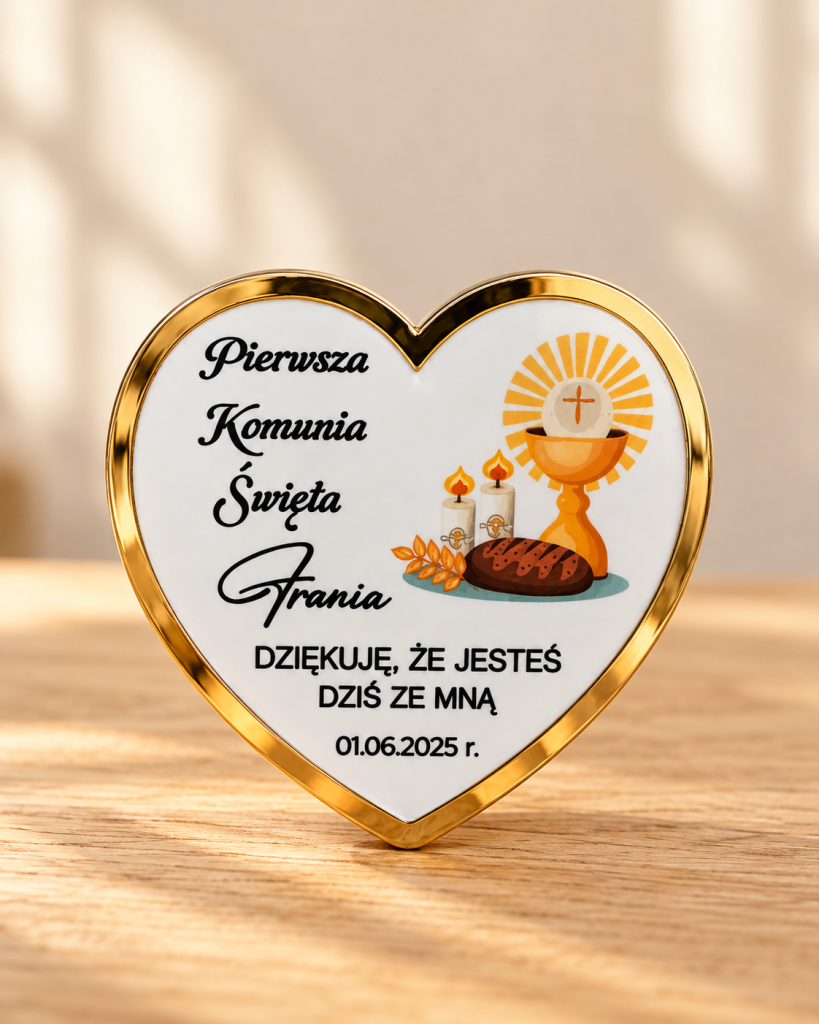 Podziękowania dla gości w kształcie serca ze złotą ramką, imieniem dziecka i datą I Komunii Świętej