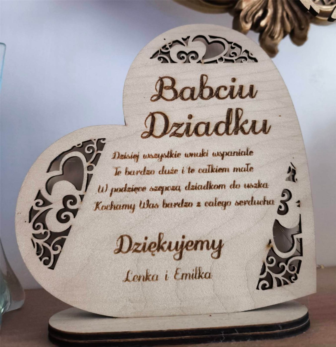 Babcia i dziadek: drewniane serce z podświetleniem LED